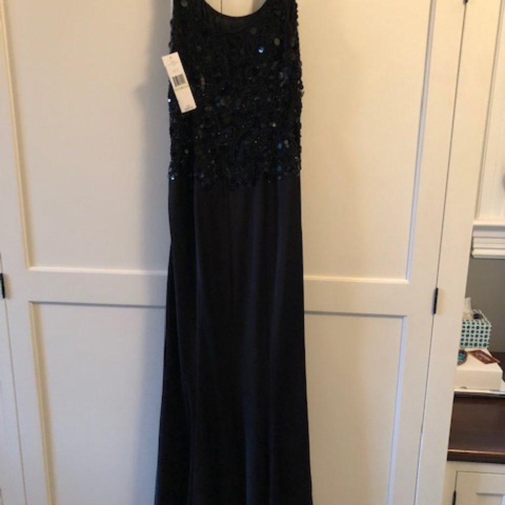 Carmen Marc Valvo - Picture 5 of 7